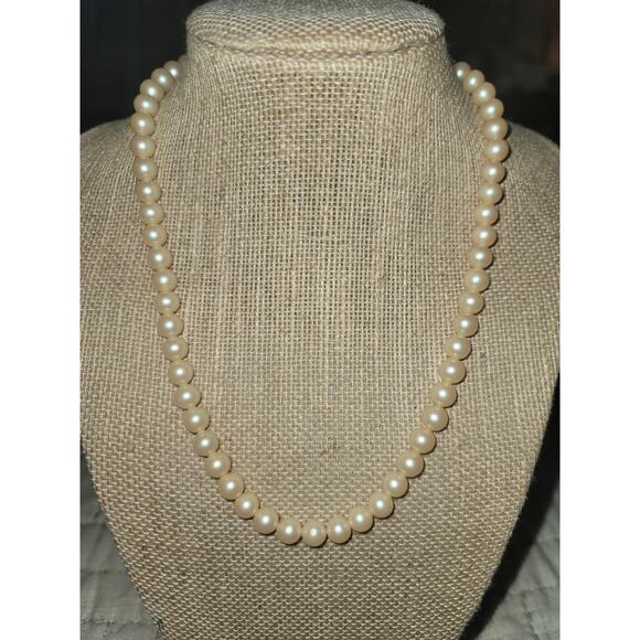Faux Pearl Necklace - Picture 2 of 3